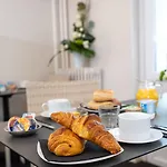 Logis Du Chateau Hotel