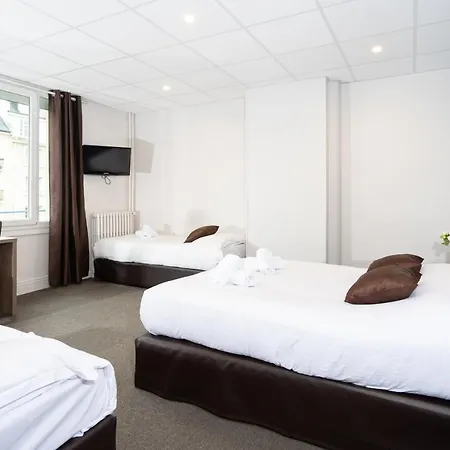 Logis Du Chateau מלון 3*