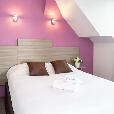 Logis Du Chateau Hotel 3*