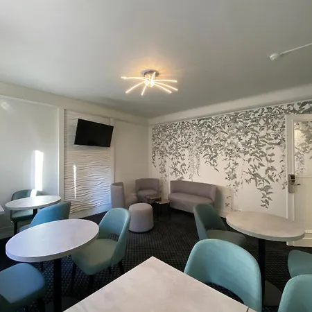 Logis Du Chateau מלון