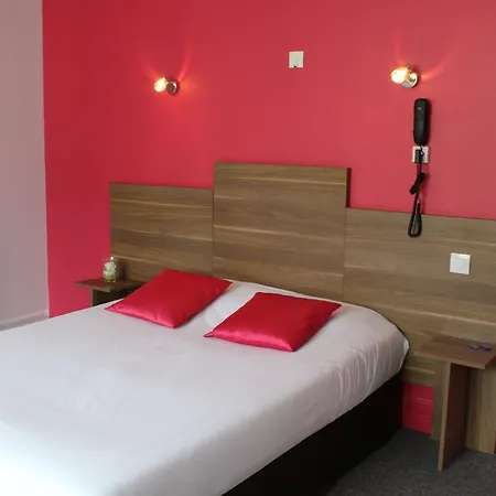 מלון Logis Du Chateau 3*