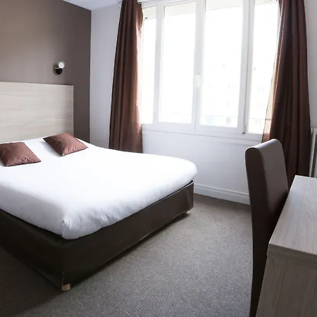 מלון Logis Du Chateau 3*