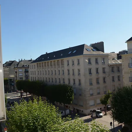 Logis Du Chateau Hotel 3*