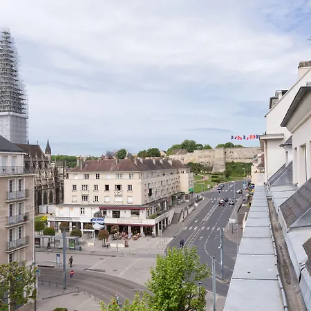 Hotel Logis Du Chateau 3*