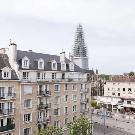 Hotel Logis Du Chateau 3*