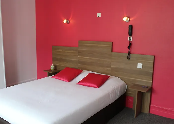 Hotel Logis Du Chateau 3*