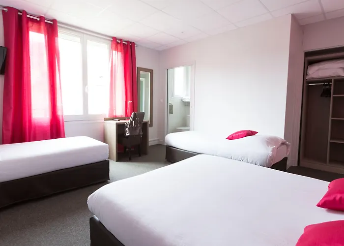 Hotel Logis Du Chateau 3*