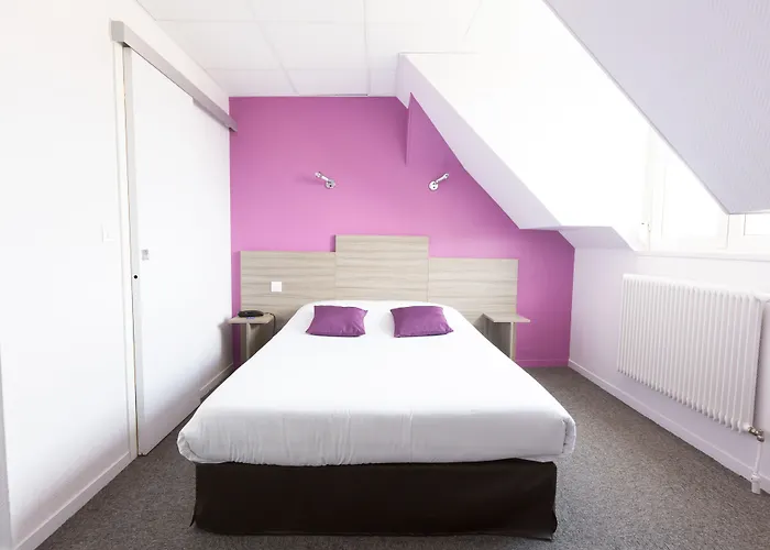 Logis Du Chateau Hotel 3*