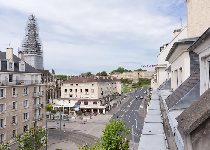 Hotel Logis Du Chateau 3*