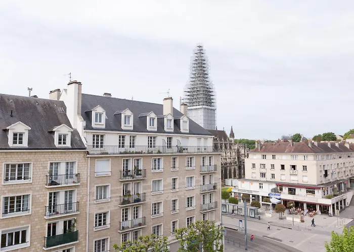 Hotel Logis Du Chateau 3*