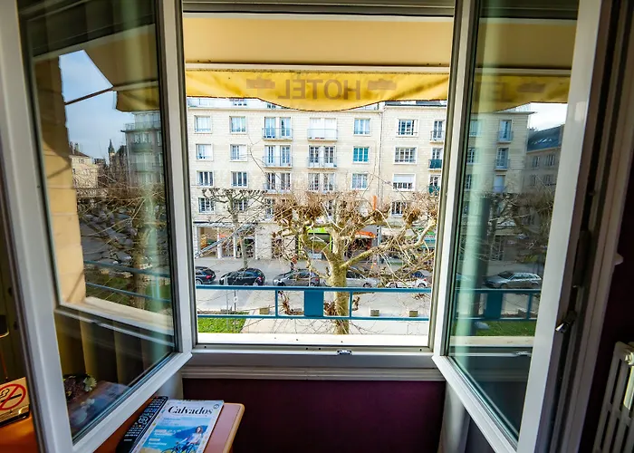 Logis Du Chateau Hotel 3*