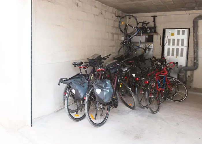 Logis Du Chateau Hotel